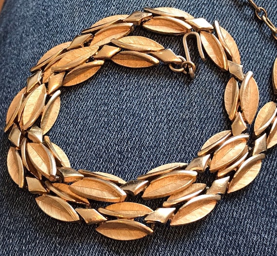 A Beautiful vintage Trifari brushed gold tone choker/ necklace