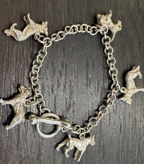 Lovely solid 925 silver circle link charm bracelet with 5 silver dog charms and bone shaped toggle fastener