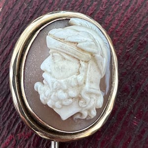 Fabulous Antique 15k gold Victorian high relief cameo stick pin Menelaus