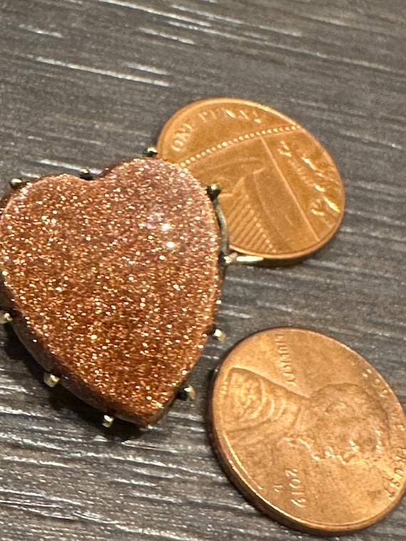 Victorian goldstone heart brooch pin