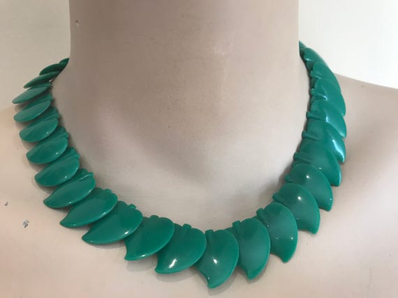 Beautiful vintage early plastic leaf design beaded necklace/choker