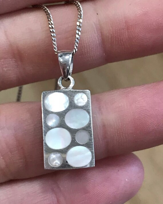 Pretty Contemporary 925 solid Silver And Pearl Pendant Necklace 16"