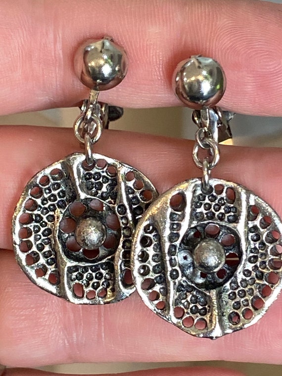 Unusual vintage brutalist dangle clip on earrings Gem