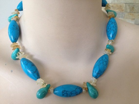 Beautiful 1970s vintage beaded Turquoise stone necklace 18” length