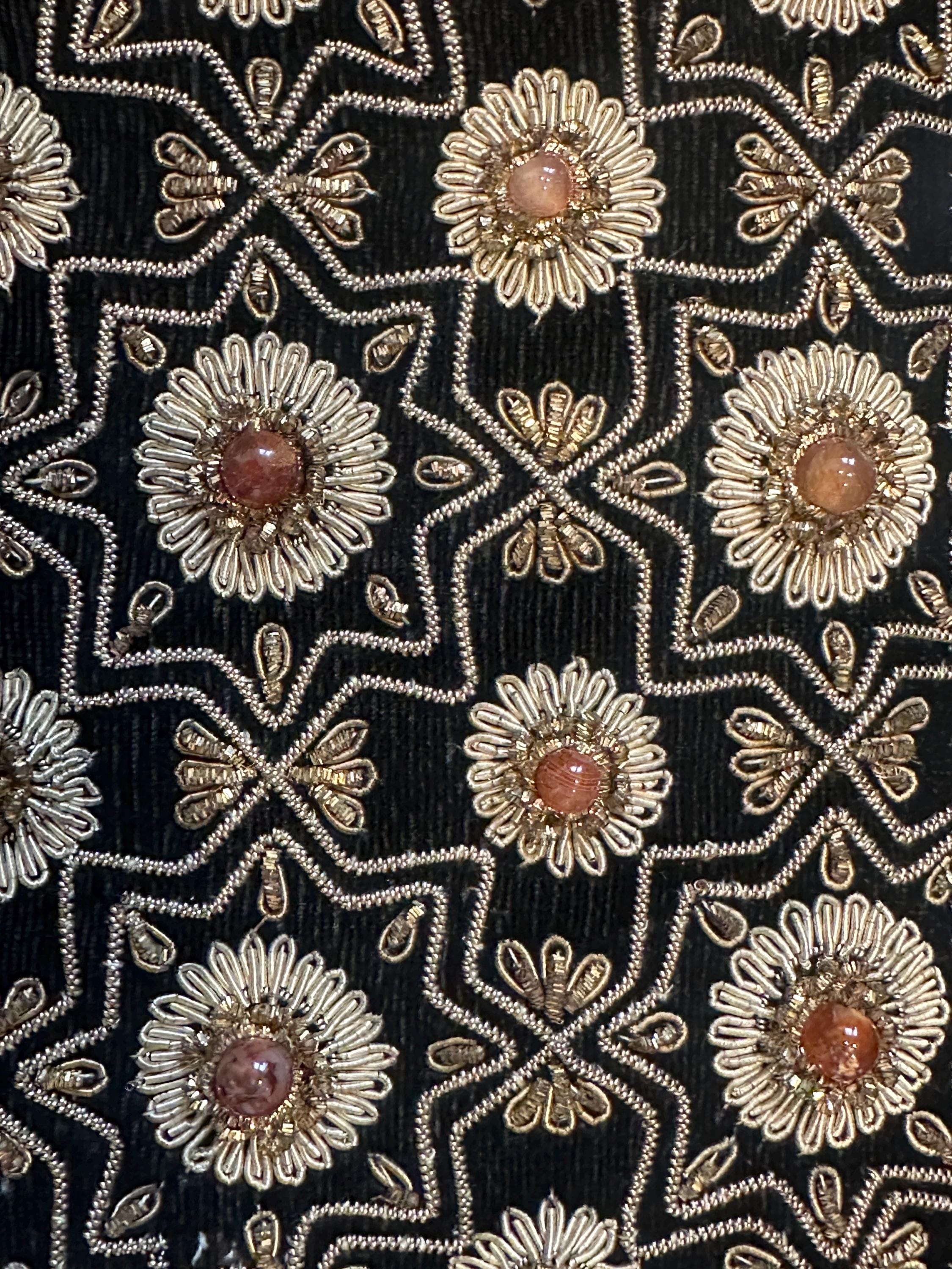 ヴィンテージブラックベルベットのザルドジ刺繍クラッチ：ゴールド