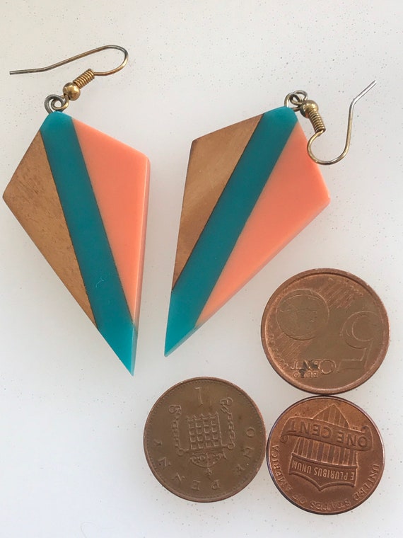 Vibrant vintage 1980s statement piece dangle drop earrings polished wood and plastic