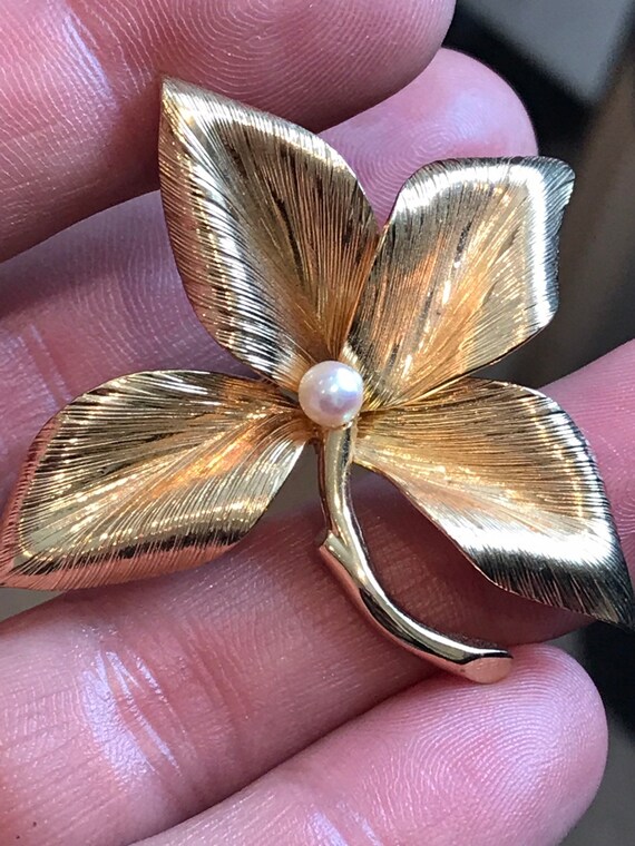 Vintage designer gold plated single real pearl brooch by designers Henkle and Grosse signed and dated 1965