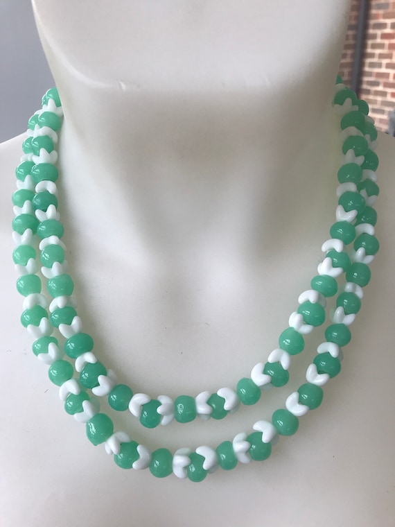 1950s pale green and white double stranded beaded ladies glass necklace