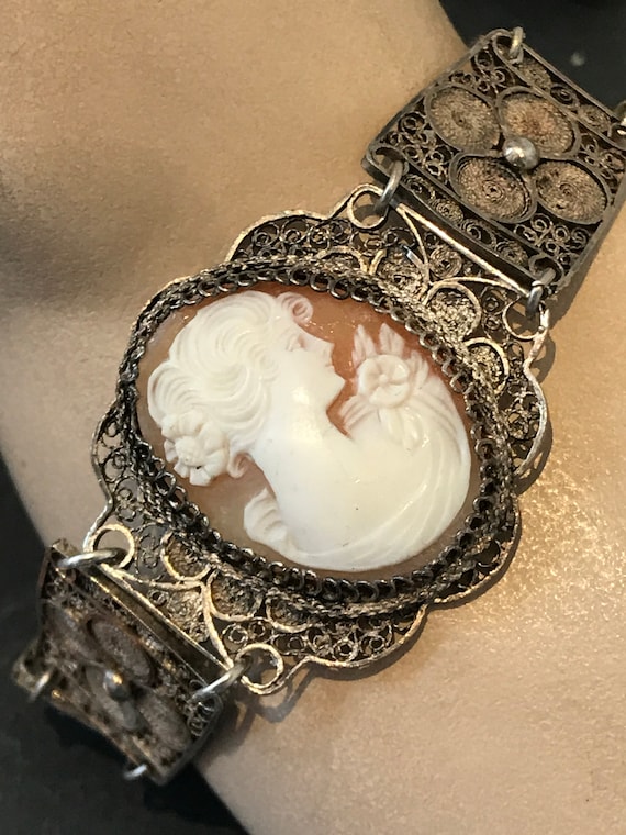 Stunning Vintage Italian real shell cameo solid filigree bracelet