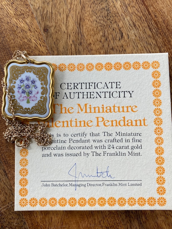 1979 FRANKLIN MINT  miniature Valentines Pendant C