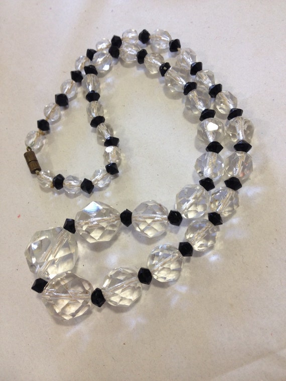 vintage Art Deco black and clear faceted clear glass beaded becklace