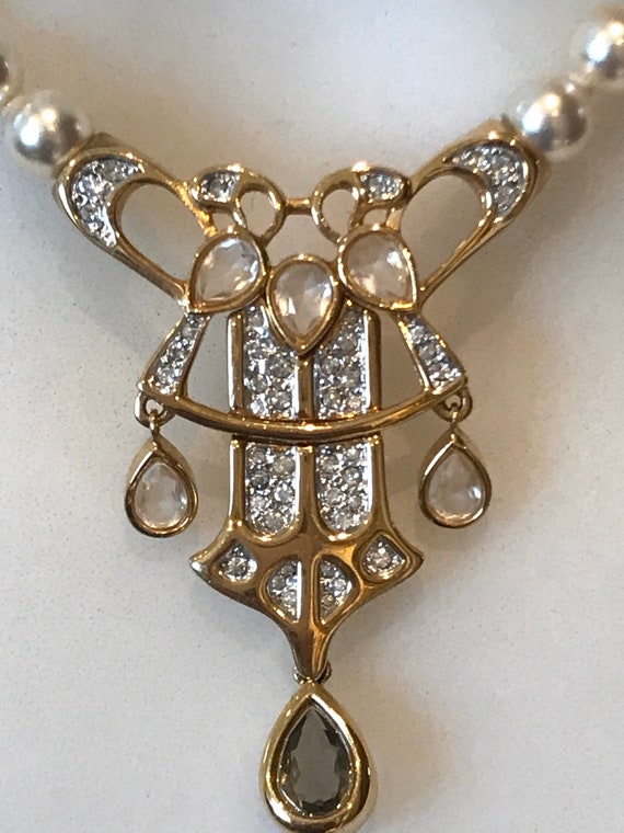 Vintage 1970s/80s Swarovski crystal gold plated faux pearl pendant necklace