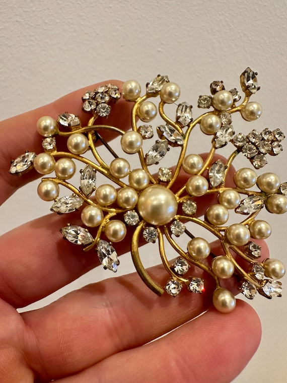 Fabulous large vintage crystal and faux pearl spray brooch