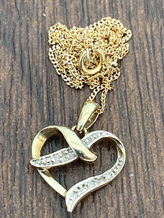 Solid Delicate 9ct 375 Yellow Gold and Diamond Heart Pendant On A 19 inch Gold Chain Necklace