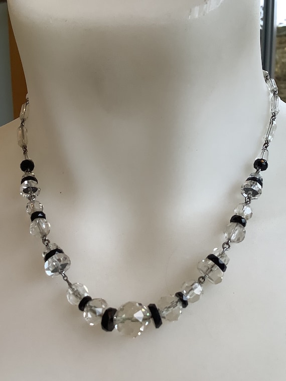 Vintage Art Deco black and clear faceted glass geometric beaded necklace