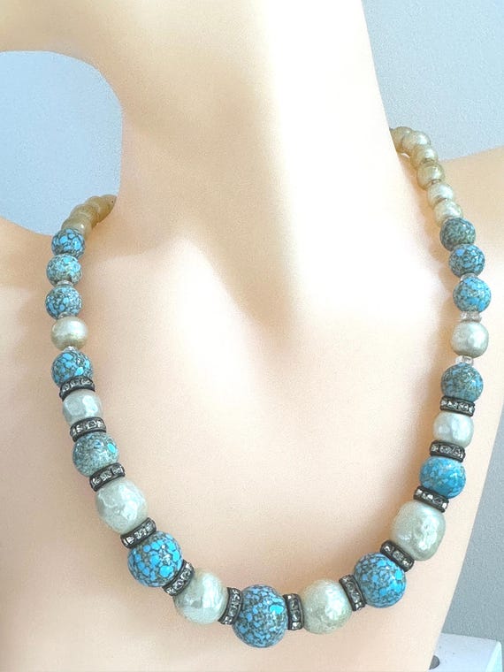 Graduated hand knotted Art Deco Peking glass and faux pearl beaded necklace 17 inches