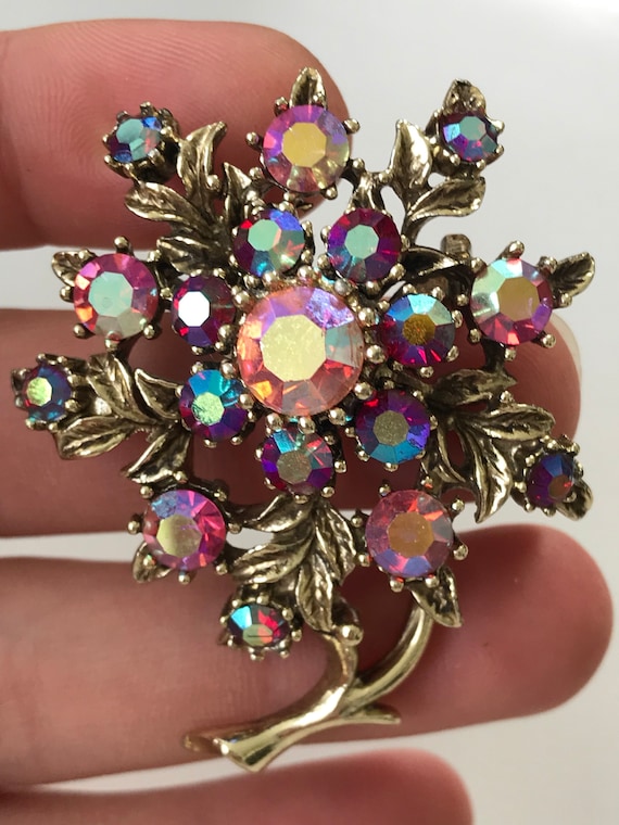 Beautiful vintage pink and gold rhinestone Brooch/ pin gold tone metal