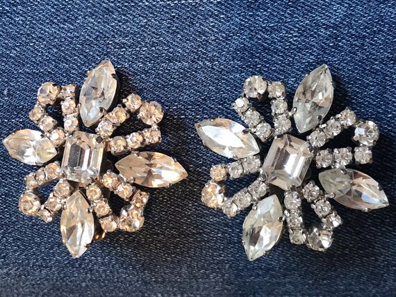 Striking vintage jewelcraft Statement Piece large clip on earrings