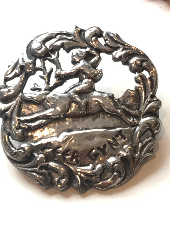 Vintage Norweigen Norsk TINN PEER GYNT Pewter brooch pin