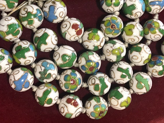 Vintage 1940s Chinese export Cloisonné Beaded necklace white green red blue floral