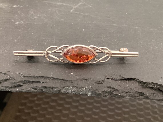 Vintage sterling silver 925 Celtic style oval amber brooch pin knotwork design