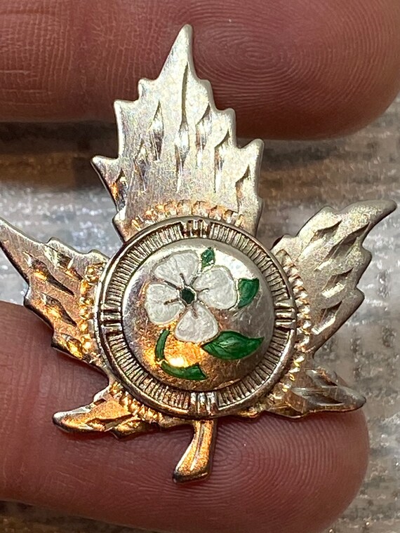 Vintage Sterling silver Canadian Maple leaf brooch with enamelled Bunchberry flower