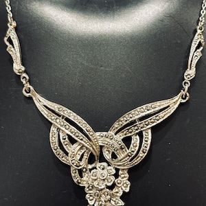 Élégant collier vintage floral en marcassite plaqué rhodium, 18 pouces