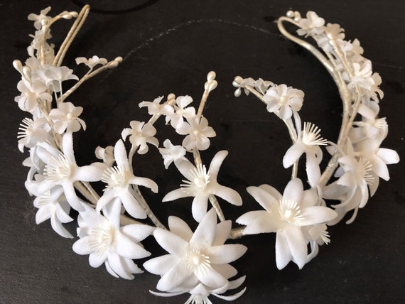 Stunning 1950s/ 60s white Floral wedding Tiara