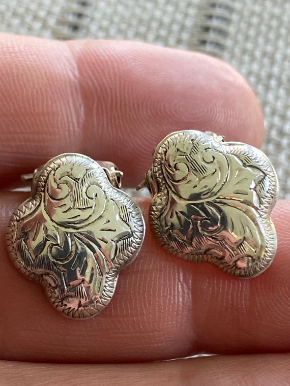 vintage 1950s silver solid silver patterned engraved ladies clip on earrings