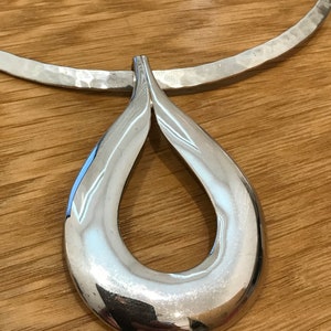 Statement piece Modernist solid sterling silver Torque necklace with pendant from Franz Scheurle, Germany now Quinn c1960-70s image 3