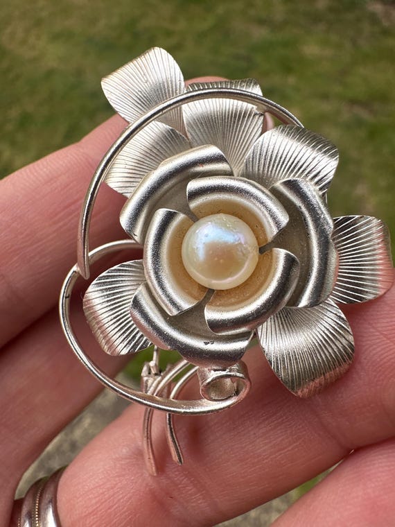 Beautiful vintage Chinese export silver pearl flower stem brooch pin
