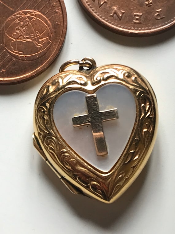 Beautiful vintage mother of pearl and 9ct gold cross locket