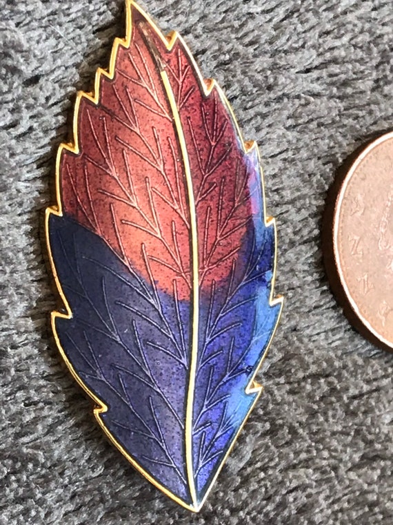 Vintage 1980s enamelled purple and pink leaf shaped floral brooch.