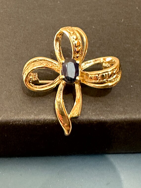 Gold plated silver dark blue sapphire brooch pin