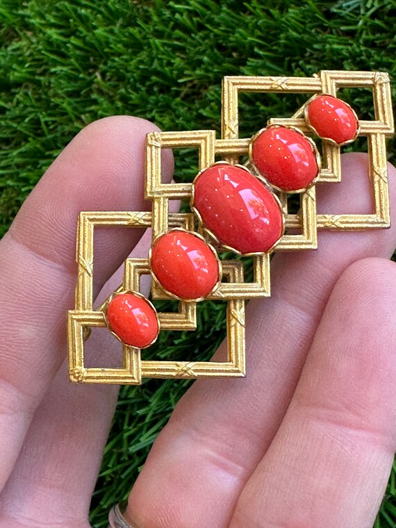 Miriam Haskell  Coral coloured Glass cabochon gold toned brooch