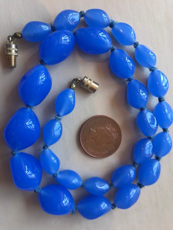 Stunning Vintage Art Deco 1920s 1930s baby Blue glass beaded Necklace.