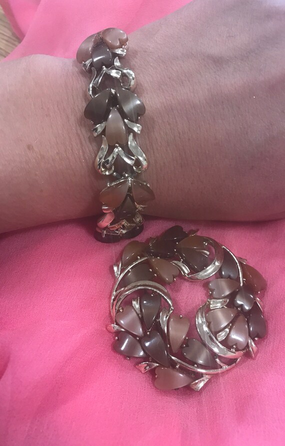 A beautiful lucite demi parure by jewelcraft c1950 beautiful condition brooch and bracelet
