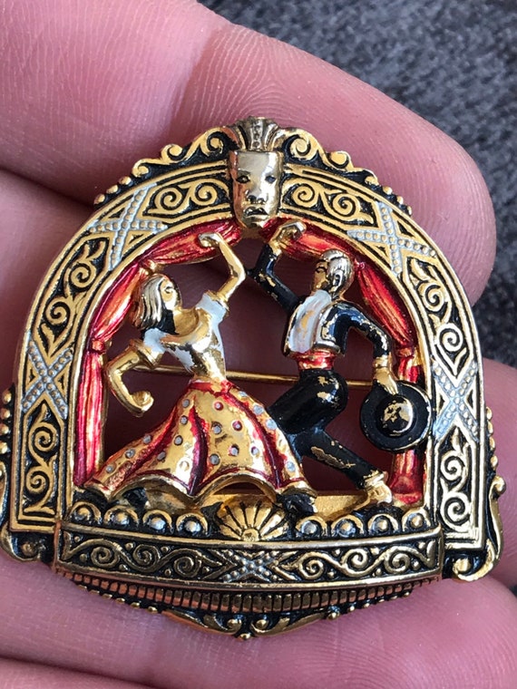 A striking 1960s Vintage Damascene black and gold Spanish flamenco dancers brooch statement piece