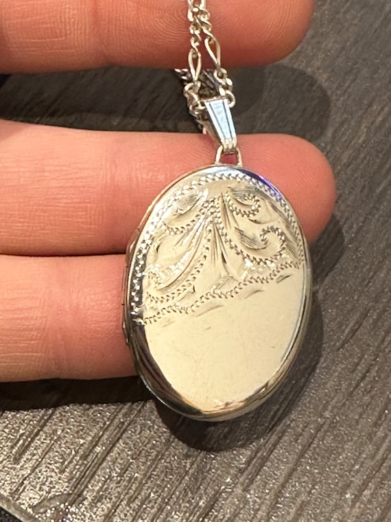 Sterling silver vintage style oval locket pendant on an 18”silver chain