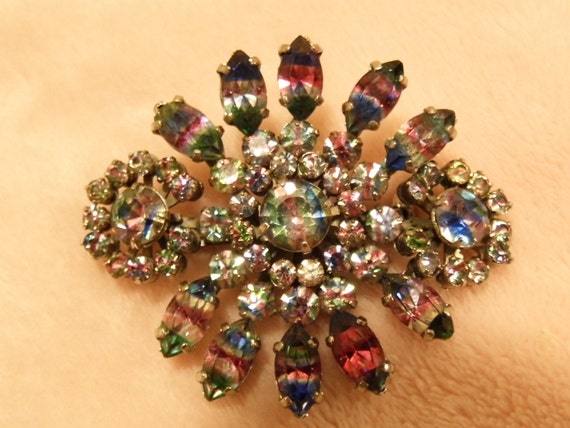 Glitzy vintage rainbow glass brooch c1950s Christmas sparkle