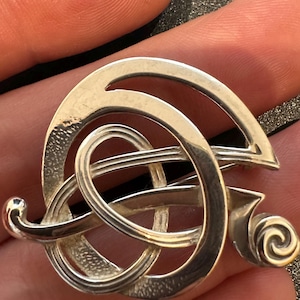 OLA GORIE Edinburgh vintage sterling silver  Scottish 925 swirling knot design Celtic Brooch 6.9grams 3.5cm