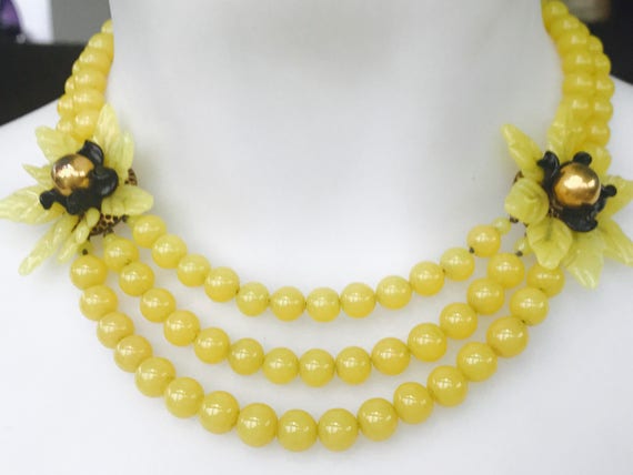 Beautiful Vintage yellow glass beaded floral necklace