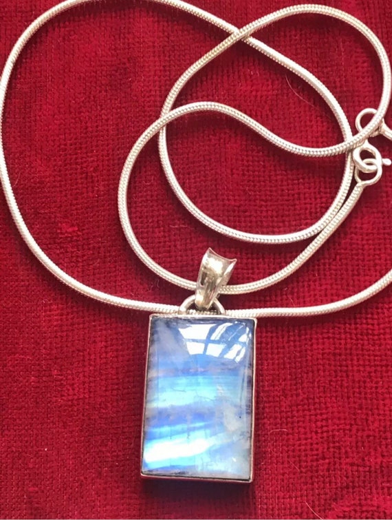 vintage Sterling silver blue labradorite pendant Necklace on a 16” silver Chain