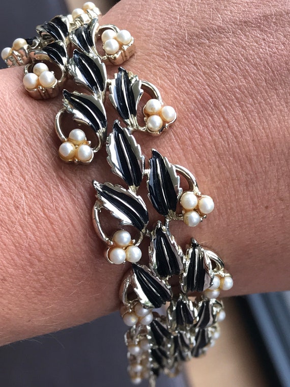 Stunning vintage gold toned Jewelcraft bracelet enamelled in black and set with faux pearls
