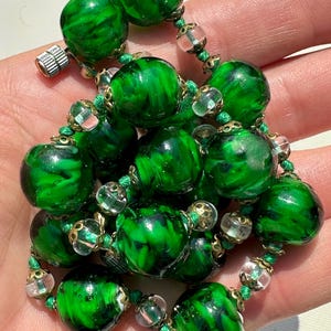 Vintage vivid green beaded Art Deco Murano glass necklace 19.5 inches