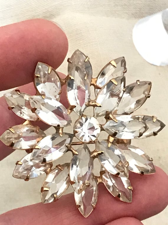 Vintage 1950s/ 1960s Gold tone Open Back Crystal/Rhinestone Brooch Original Vintage Retro starburst flower brooch