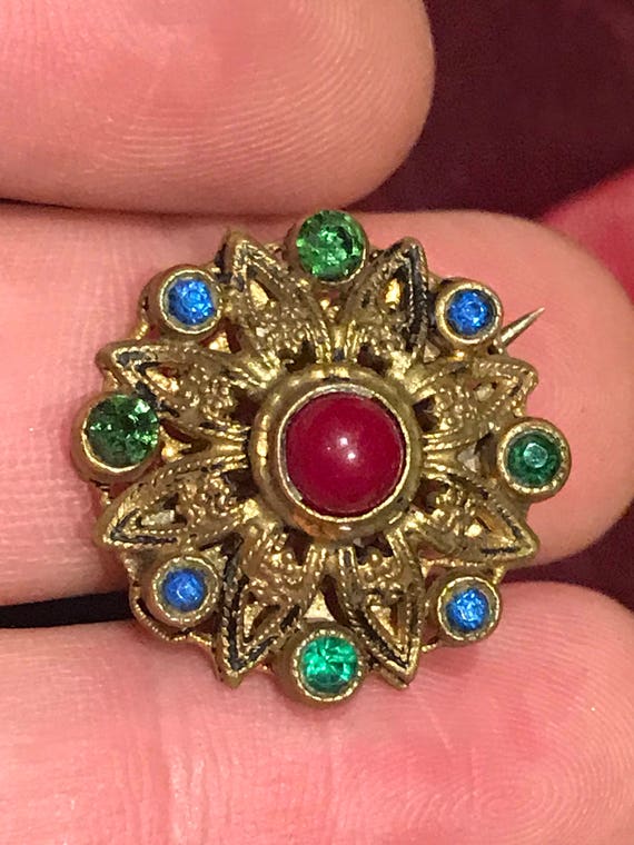 Beautiful vintage Czechoslovakian ladies rhinestone broch/pin
