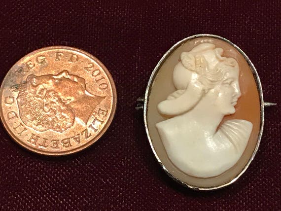 A vintage real shell carved cameo portrait brooch/pin silver framed