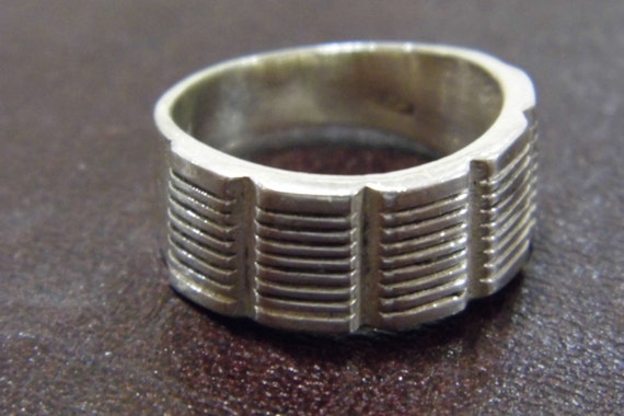 Vintage solid silver modernist band ring 1970s US size 8 uk Q