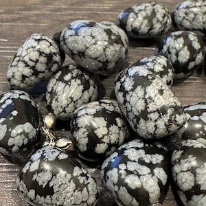 Snowflake  Obsidian agate stone pebble beaded Necklace